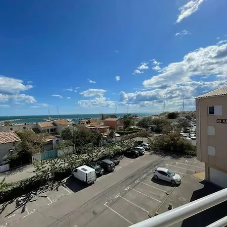 Atypique, Vue Sur La Mer